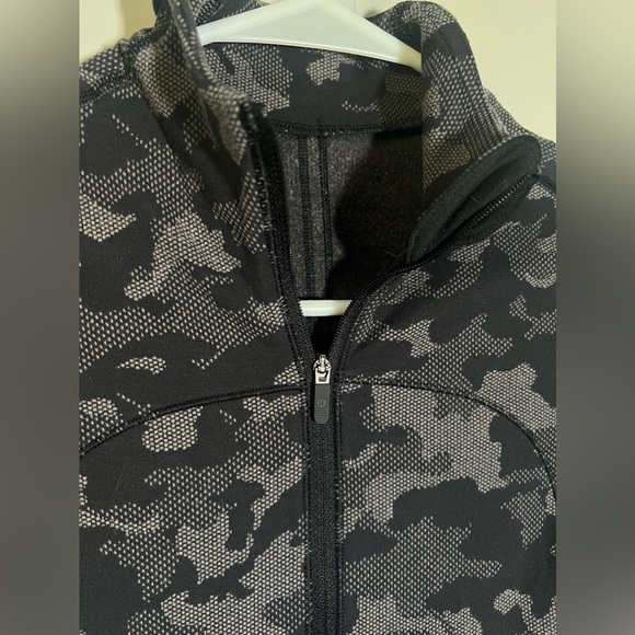 Lululemon Run Briskly 1/2 Zip Jacket Size 2 Heritage Camo Jacquard Black - Picture 7 of 12